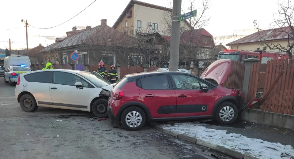 Foto Două persoane la spital, în urma unui accident rutier petrecut la Râmnicu Vâlcea 