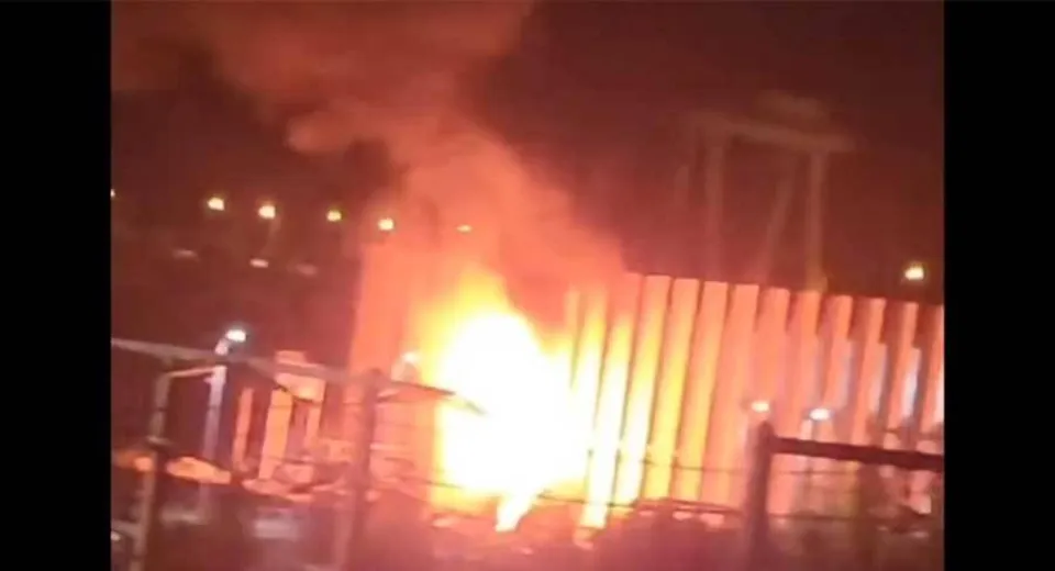 Foto VIDEO. Incendiu la barajul hidrocentralei Porțile de Fier 1