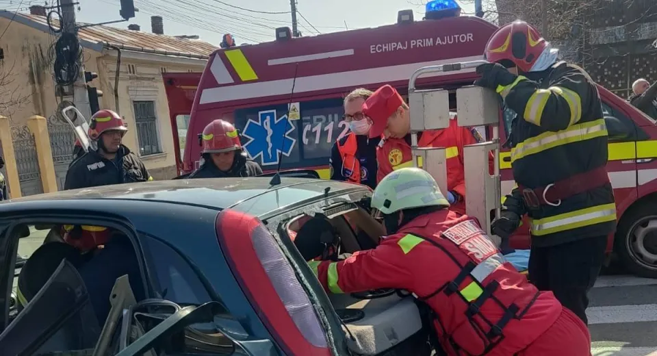 Foto Mehedinți: Accident cu două victime la Drobeta 
