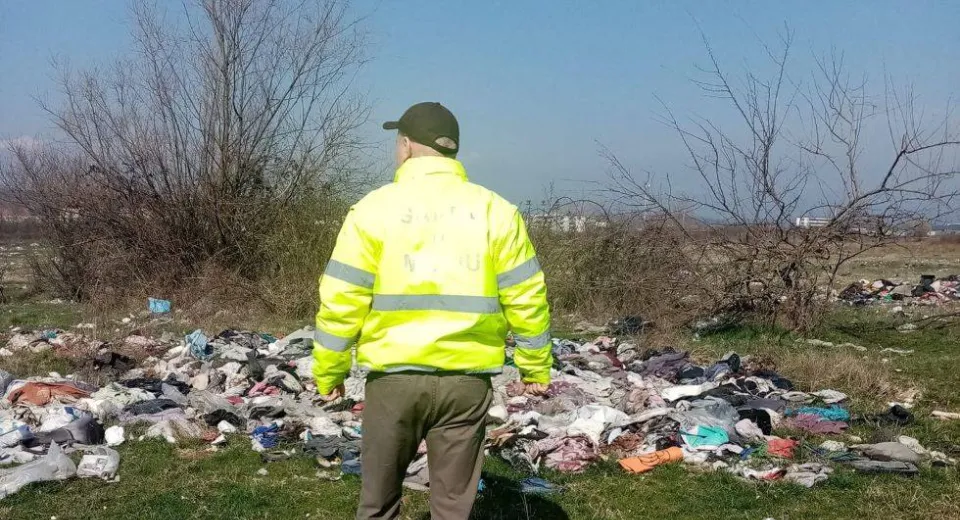 Foto Gorjeni amendați din cauza deșeurilor aruncate în spații neautorizate 