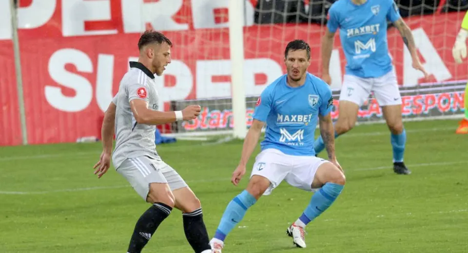 Foto Chin în ploaie. FC Voluntari-Fotbal Club Universitatea Craiova, scor 0-0