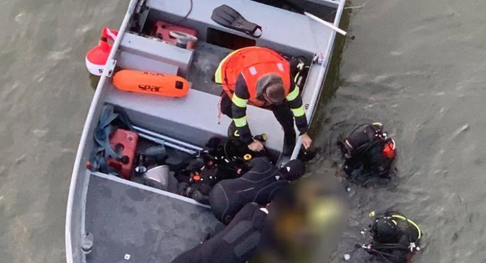 Foto Un TIR a căzut în Dunăre, între Orșova și Drobeta Turnu Severin