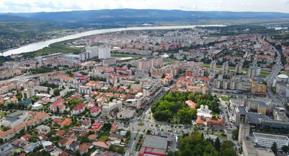 Foto Râmnicu Vâlcea a intrat în faza finală a selecţiei pentru participarea la Misiunea ”100 de Oraşe Inteligente şi Neutre Climatic”