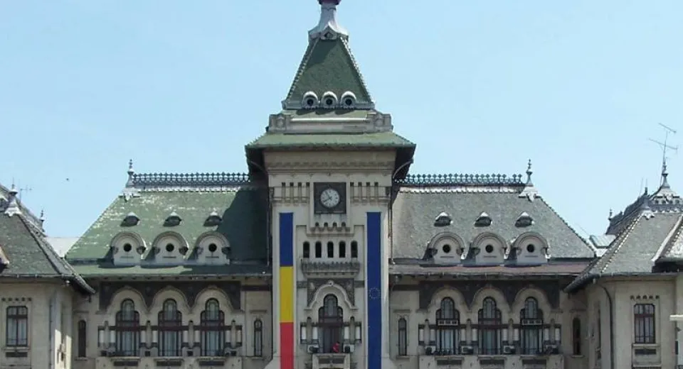 Foto Consiliul Judeţean licitează pentru merele din şcoli
