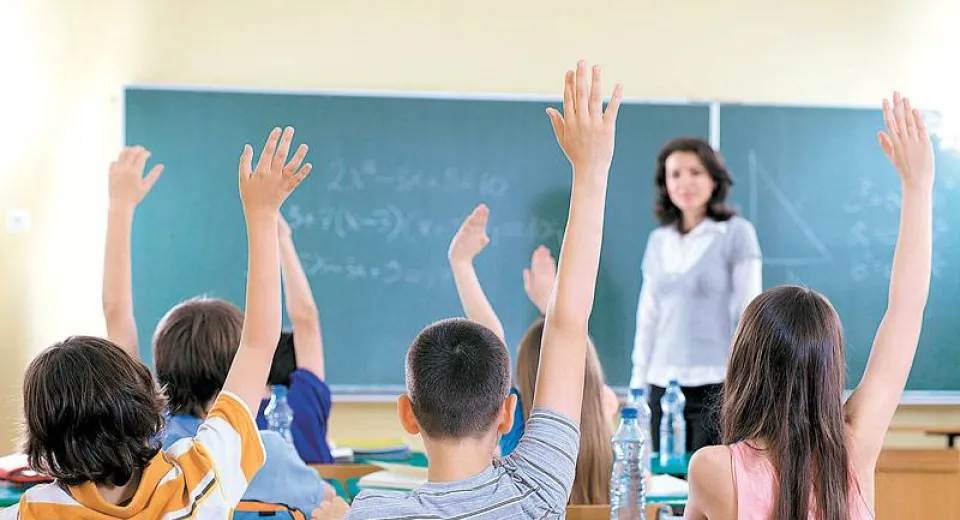 Foto Profesorii, mai slab pregatiti decat propriii elevi