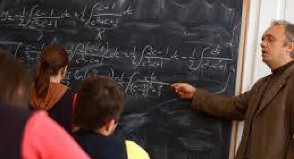 Foto Semnal de alarmă pentru învăţământul românesc