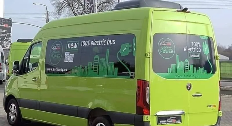 Foto CJ Gorj achiziţionează microbuze electrice pentru 11 localităţi din județ 