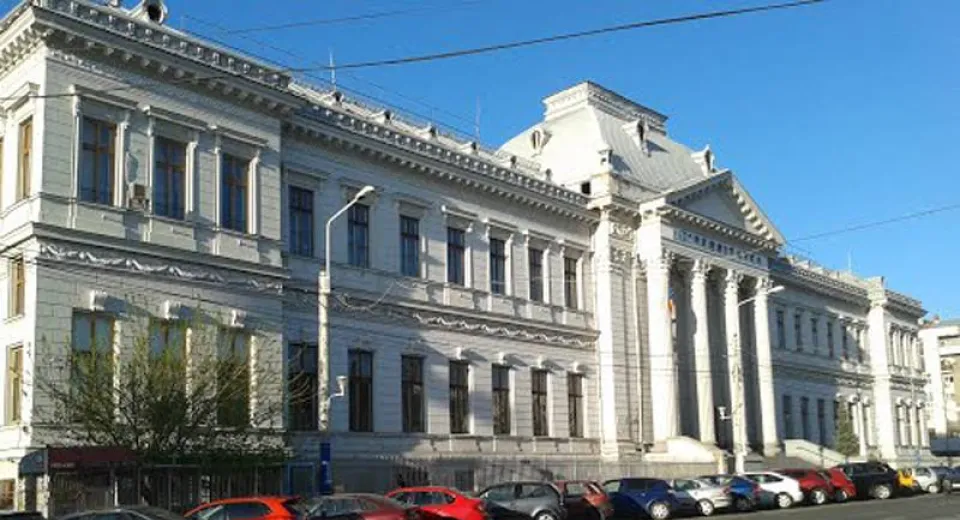 Foto 16 studenţi învaţă noţiuni de drept la Rânca