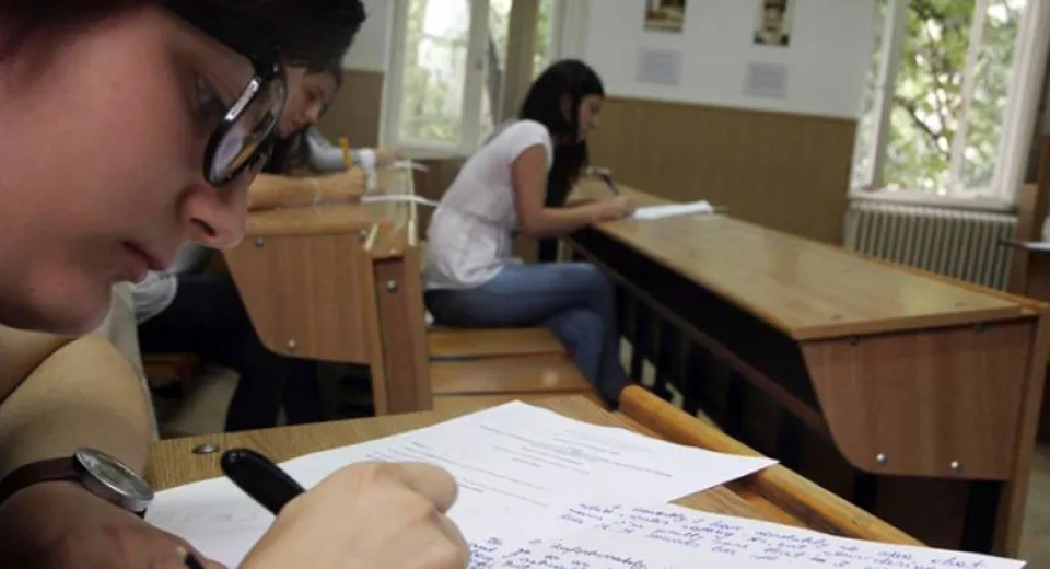 Foto Peste 2.000 de elevi doljeni au susţinut ieri bacalaureatul la matematică şi istorie