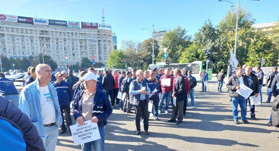 Foto Minerii și energeticienii protestează în fața Guvernului 