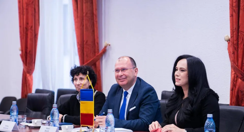 Foto Întâlnire între ministrul Simona Bucura-Oprescu și Ellen Germain, reprezentantul Departamentului de Stat al SUA pentru problemele Holocaustului
