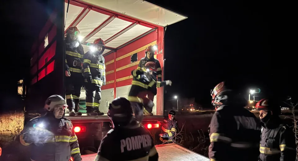 Foto Traficul rămâne blocat în zona în care a deraiat un tren care transporta benzină