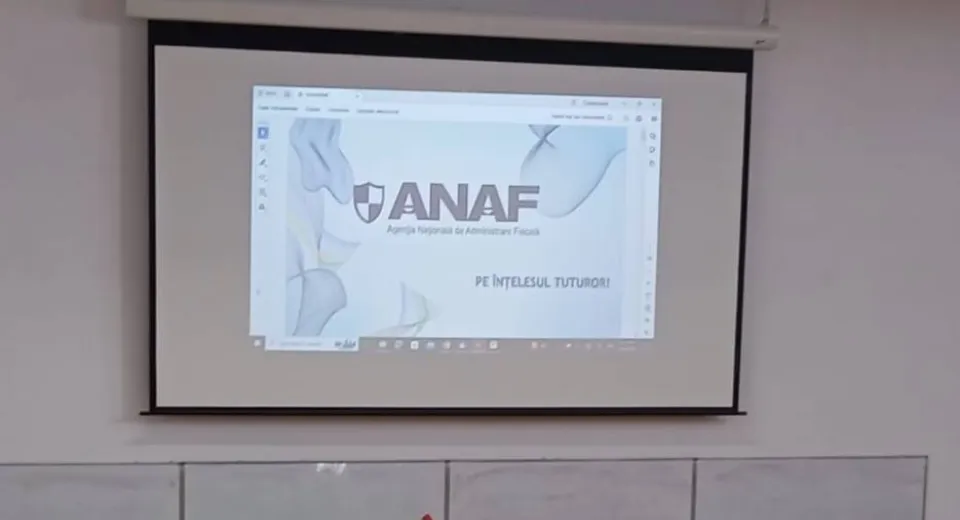 Foto Studenții Universității din Craiova, față în față cu reprezentanții ANAF