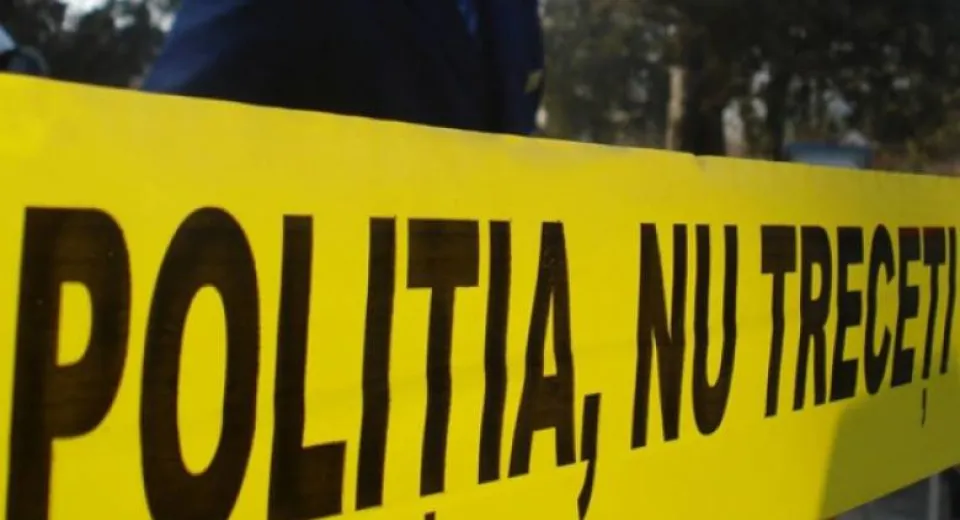 Foto Femeie de 78 de ani, găsită decedată într-o casă cuprinsă de flăcări, în Gura Padinii