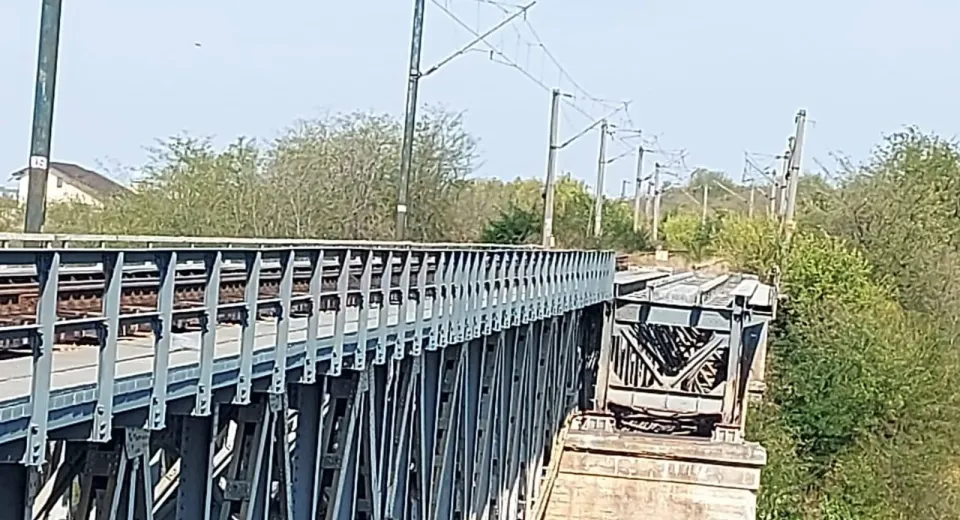 Foto Lucrări de infrastructură la Viaductul Cârcea. Trafic feroviar afectat  