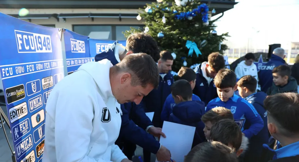 Foto FCU 1948 Craiova l-a primit pe Moș Crăciun în Bănie. Cadouri pentru juniorii juveților