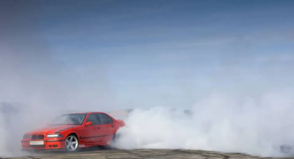 Foto Concurs de drifturi pe Drumul Expres 12. Zeci de mașini au fost găsite la fața locului de polițiști