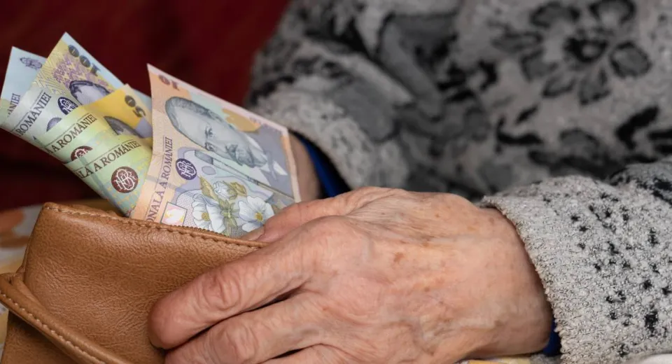 Foto Numărul pensionarilor care primesc indemnizație socială, în creștere