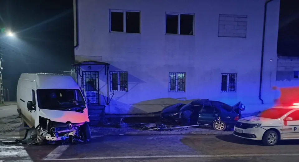 Foto Patru tineri la spital în urma unui accident rutier produs la Băilești 