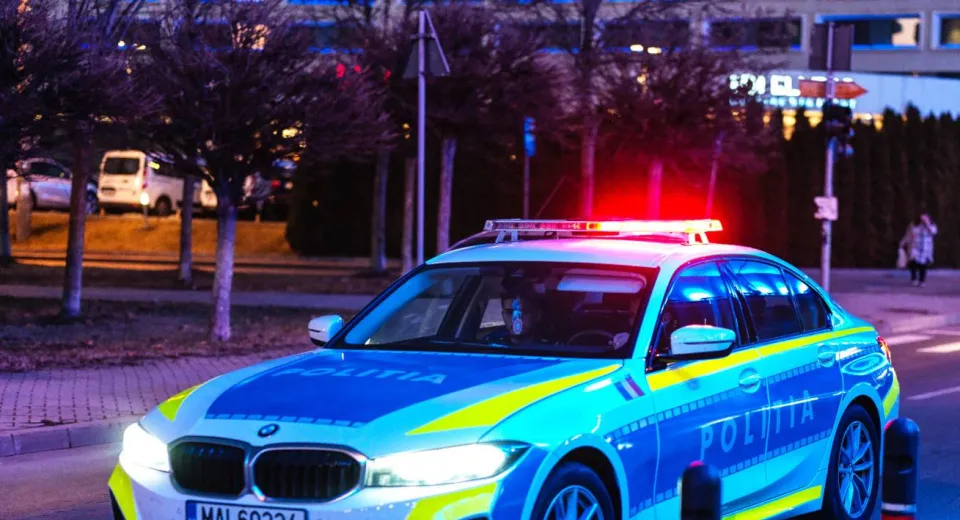 Foto DOLJ: Fără permis de conducere și băut, implicat într-un eveniment rutier