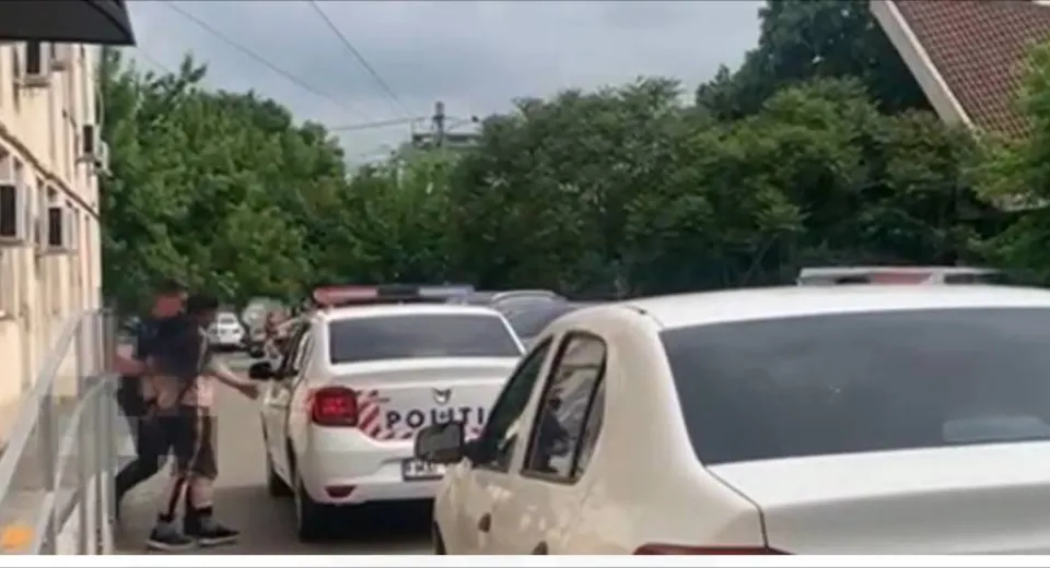 Foto La doar 15 ani, a dat o „lovitură” de 30.000 lei!  Minorul craiovean a fost prins și reținut 
