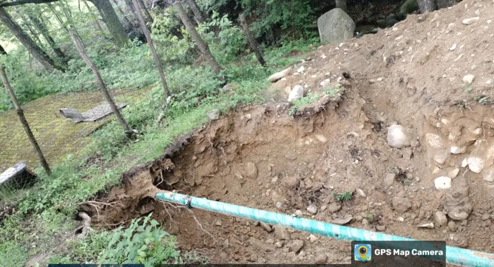 Foto Trei firme sancționate pentru extracții neconforme din albia râului Jiu