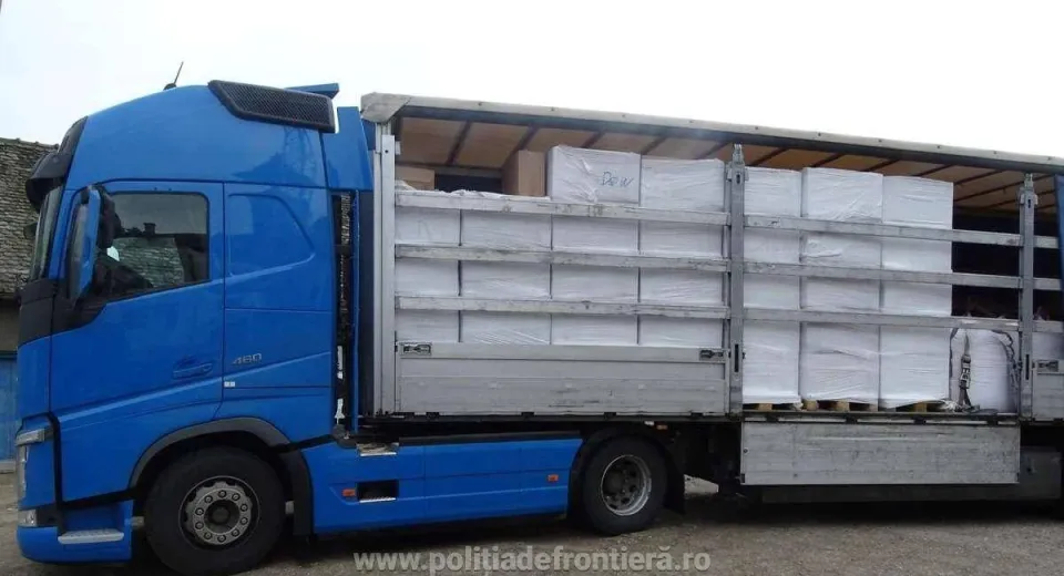 Foto Contrabandă de proporții! Polițiștii de frontieră doljeni au confiscat 4 milioane de țigarete