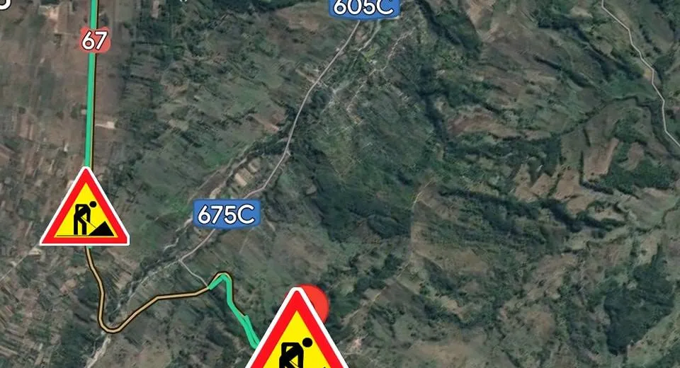 Foto Intervenție majoră pe DN 67 în județul Gorj. Drum afectat de alunecări de teren