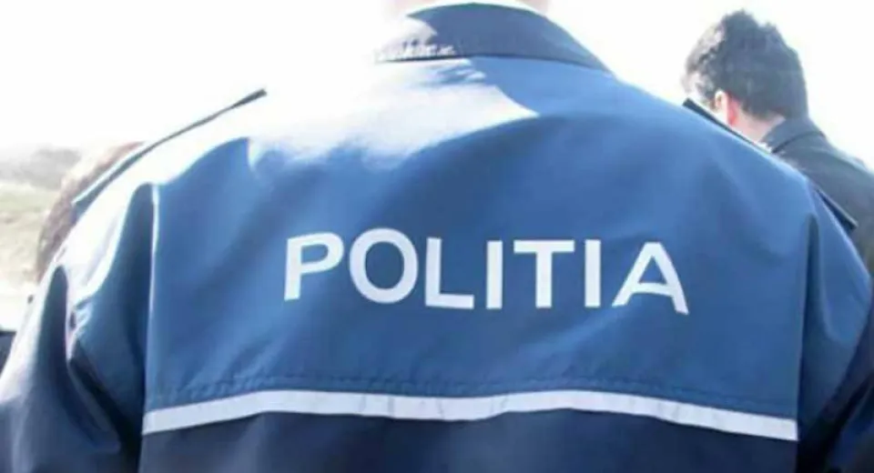 Foto Polițist din Călimănești, acuzat de trafic de influență și înșelăciune cu daune auto fictive