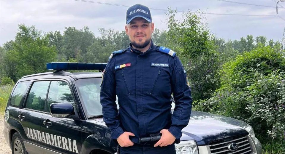 Foto Bărbat salvat de un jandarm gorjean aflat la un botez în județul Gorj 