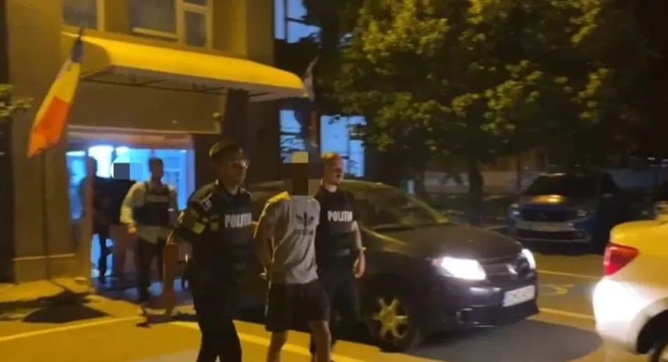 Foto Scandal în miez de noapte la Craiova: Lovituri și gesturi obscene 