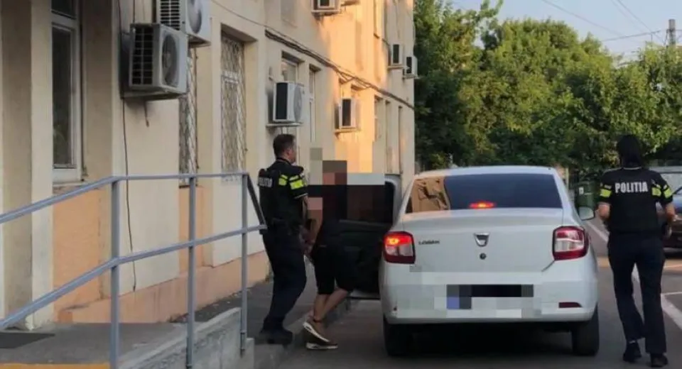 Foto CRAIOVA: A încălcat ordinul de protecție și a spart un geam. Prins și reținut 