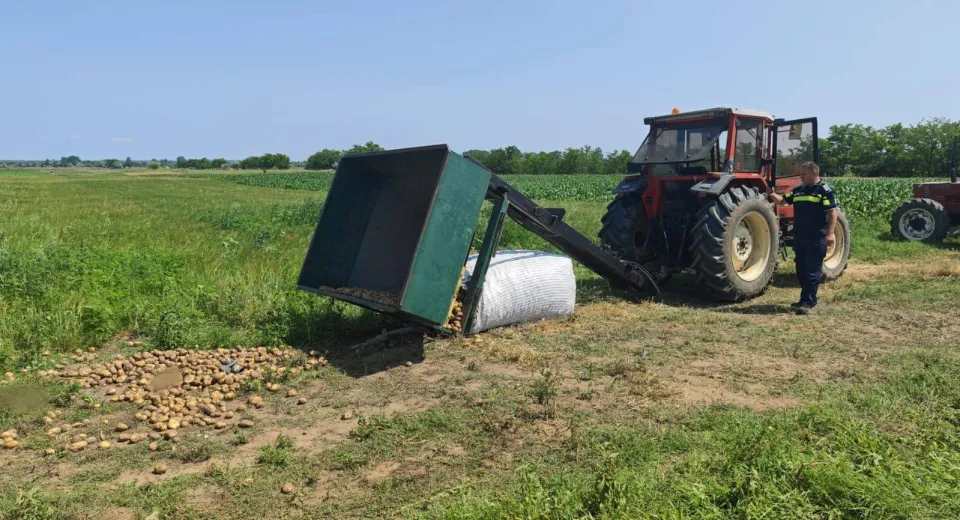 Foto Adolescent de 17 ani, strivit de un utilaj agricol în timp ce muncea pe câmp, în Dolj