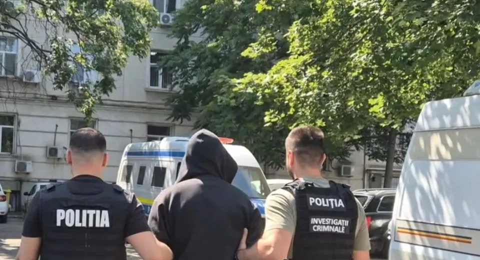 Foto Craiovean acuzat de șantaj, prins în flagrant și dus în arest