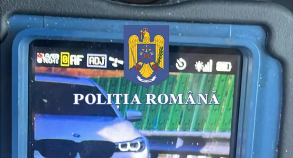 Foto Tânăr prins circulând cu 242 km/h pe Drumul Expres 12