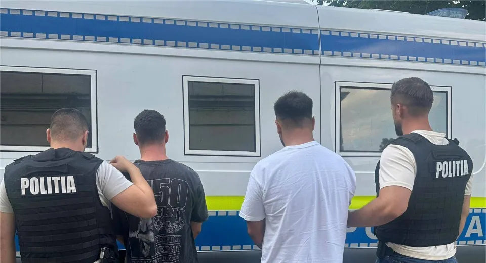 Foto  Doi craioveni urmăriți de autoritățile din Italia, reținuți pentru tentativă de omor