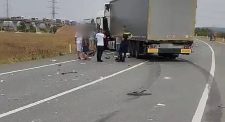 Foto Accident pe centura de nord a Craiovei: două persoane au ajuns la spital