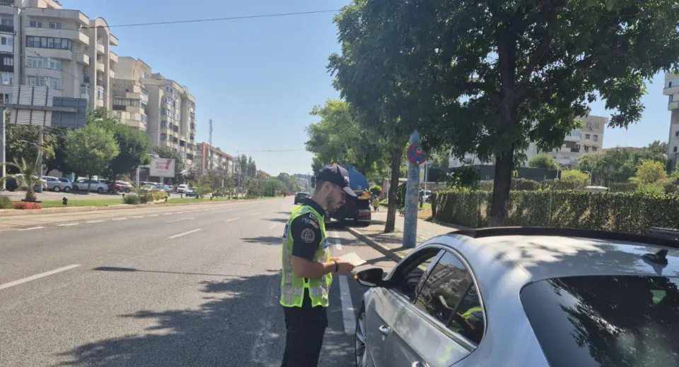 Foto Acțiuni ale polițiștilor doljeni pentru siguranța rutieră: Șoferi băuți și fără permis, scoși din trafic