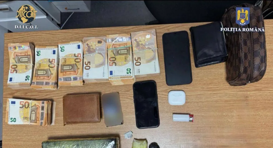 Foto Au destructurat o rețea de traficanți. Trei reținuți, un suspect sub control judiciar