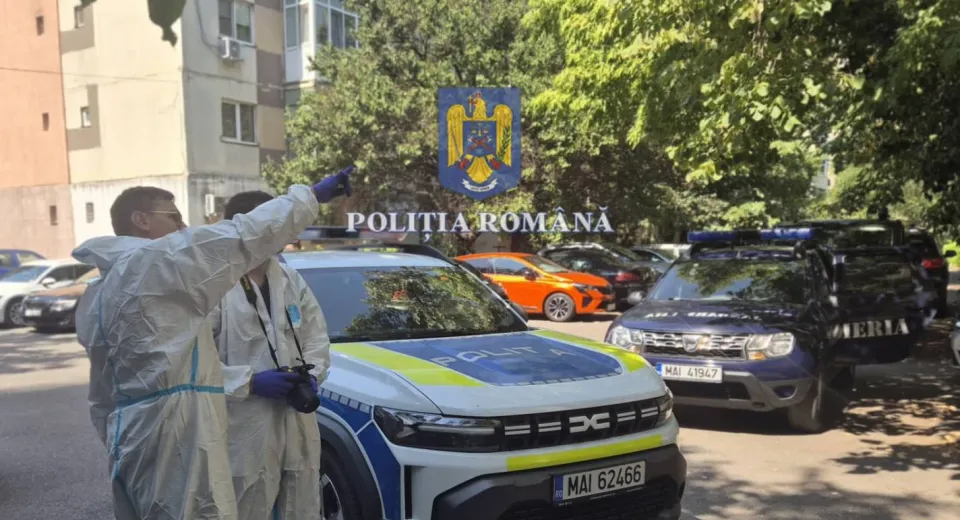 Foto Crimă la Craiova: Un bărbat și-a înjunghiat soția și apoi s-a aruncat de la etaj 