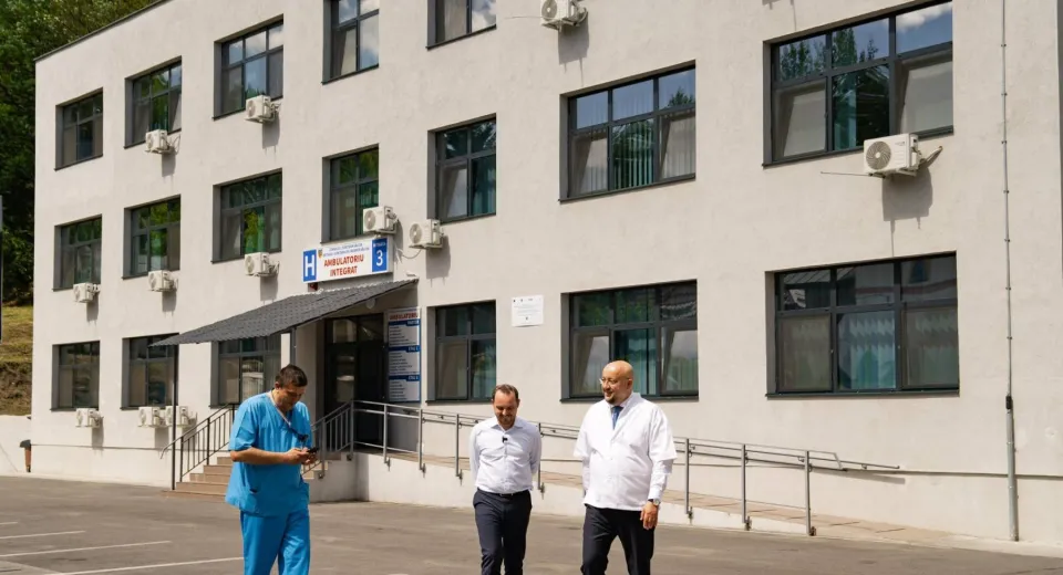 Foto Alexandru Rogobete: „La Vâlcea nu se ridică doar ziduri, ci se ridică standardul medicinei”