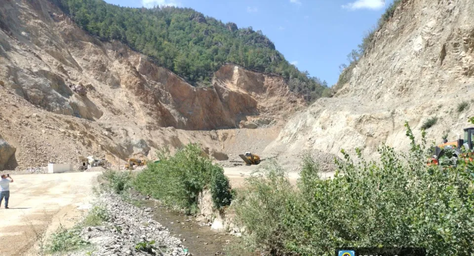 Foto Controale ABA Jiu. Opt firme sancționate pentru concasare și sortare fără autorizație