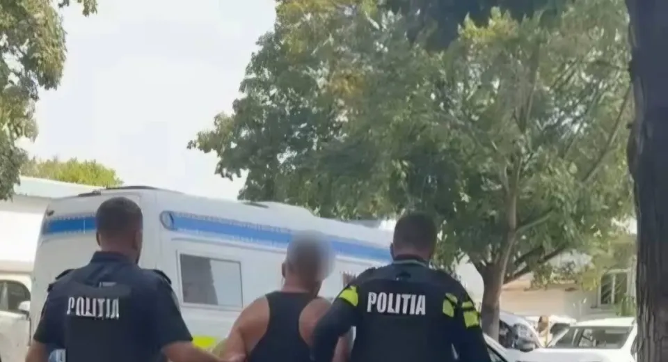 Foto Bărbat reținut pentru amenințări și tulburarea ordinii publice într-un magazin din Craiova