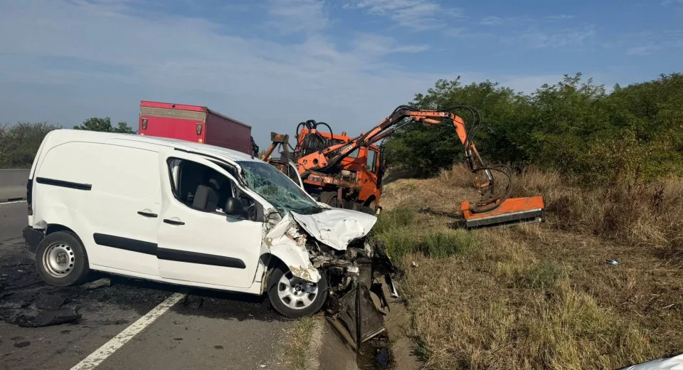 Foto Coliziune în lanț la Brădești. Trei șoferi au ajuns la spital