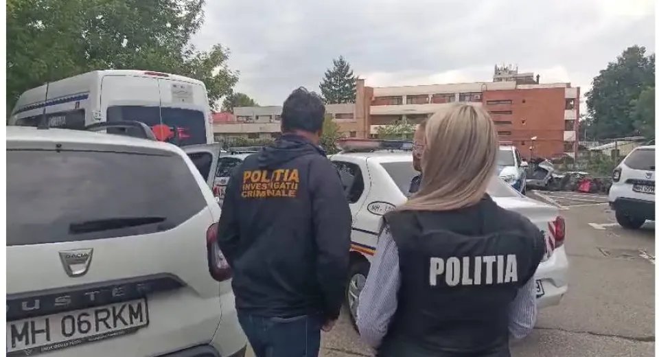 Foto Percheziții la Orșova într-un dosar de proxenetism