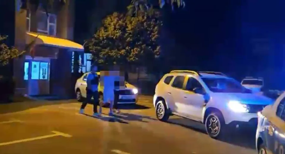 Foto Scandal între vecini la Craiova. Doi reținuți, unul spitalizat