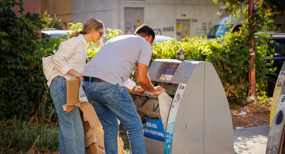 Foto CRAIOVA: Iridex discută cu craiovenii despre reciclare