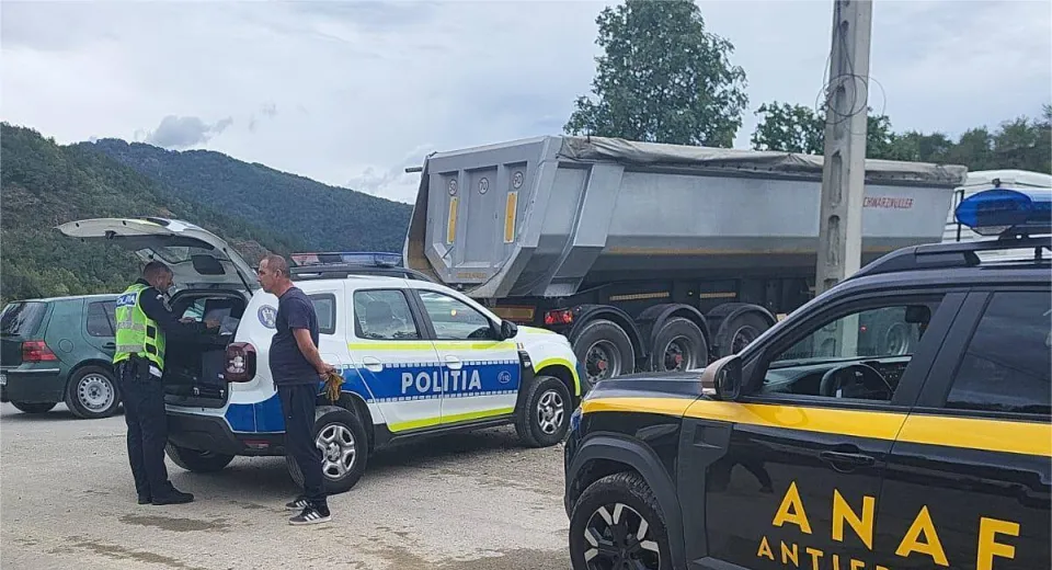 Foto Acțiuni de control privind legalitatea transportului de mărfuri pe raza județului Gorj