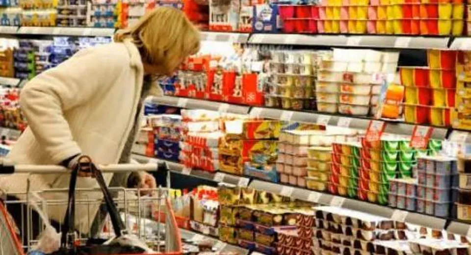Foto Guvernul prelungește plafonarea adaosului comercial la alimentele de bază până în martie 2026