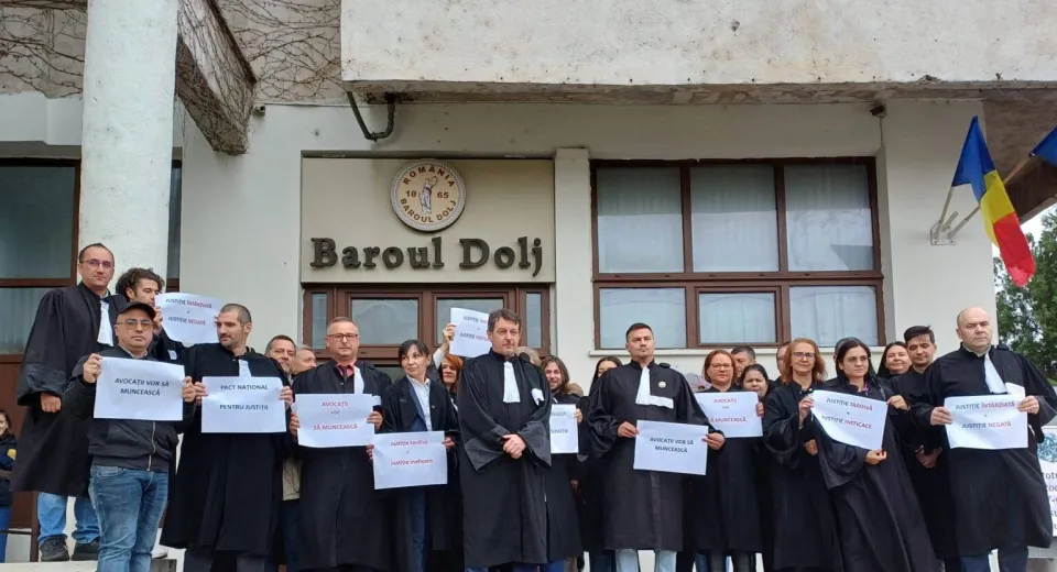 Foto Protest spontan al avocaților din Baroul Dolj față de blocajul din justiție